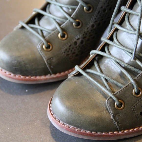 Jeffrey Campbell Rilla Boots in Moss Green - Picture 4 of 8